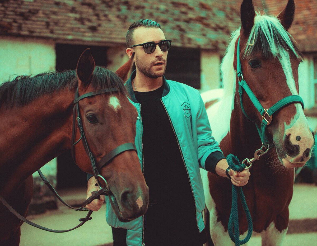 DonDiablo's tweet photo. When someone tells you they'd rather take the car 🐴😮🐴 https://t.co/iCF9KJ4BwY