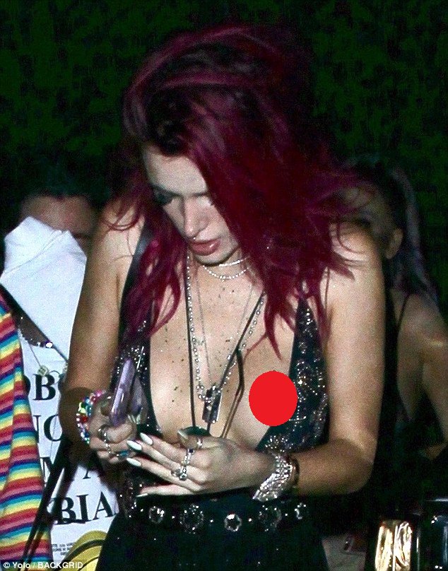 BELLA THORNE NIPPLE SLIP - CLICK BELOW LINKS TO SEE UNCENSORED IMAGE
ouo.io/oslTrD and fas.li/7342l