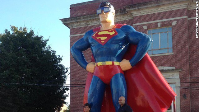 CNN's tweet photo. The giant Superman statue in Metropolis, Illinois is ready for #SolarEclipse2017. Send us your photos and videos using #CNNeclipse https://t.co/Gad6is10Ae