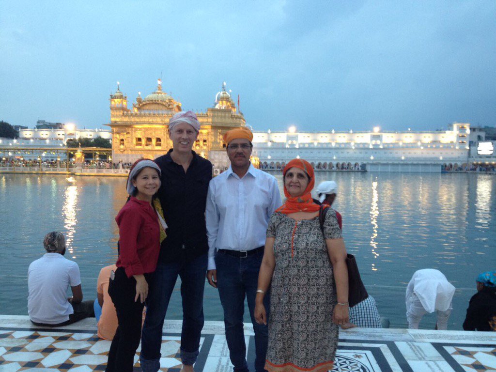 airway_doc's tweet photo. Great time with new ENT colleagues in India. Golden Temple...amazing! #rhinocon #entsurgery https://t.co/RvwI49bqjz