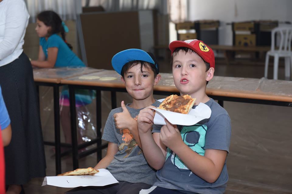 MigdalOhr's tweet photo. Campers learned how to bake delicious pita! #happycampers https://t.co/0F4ZajgKsg