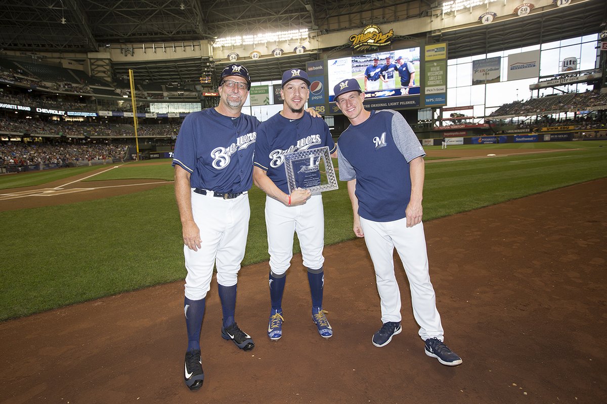 Happy birthday to manager and 2001 World Series champion Craig Counsell (right)! Have a great day sir! 