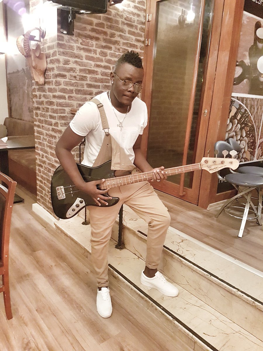 tickbwai1's tweet photo. Man on a guitor......
@tickbwai Wokokopyoko 
#realknowreal 
#kbmedia 
#nankya https://t.co/NjskBhTJs1