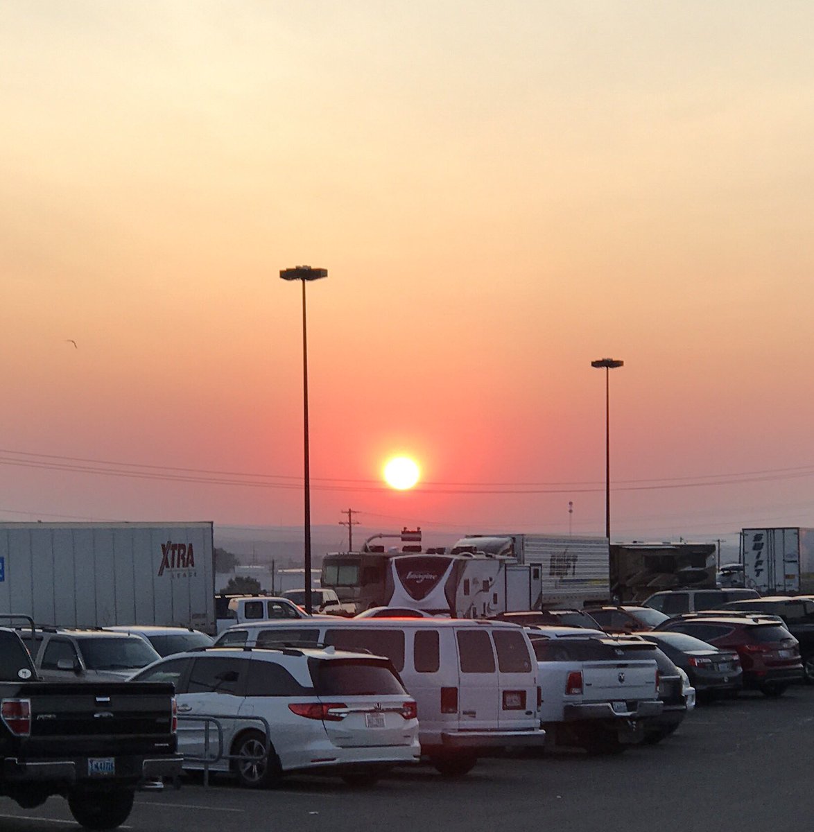 Stephencheatley's tweet photo. Eclipse Day sunrise from Casper WY. #EclipseDay #SolarEclispe2017 #EclipseUSA https://t.co/Kq4tDDX6z9