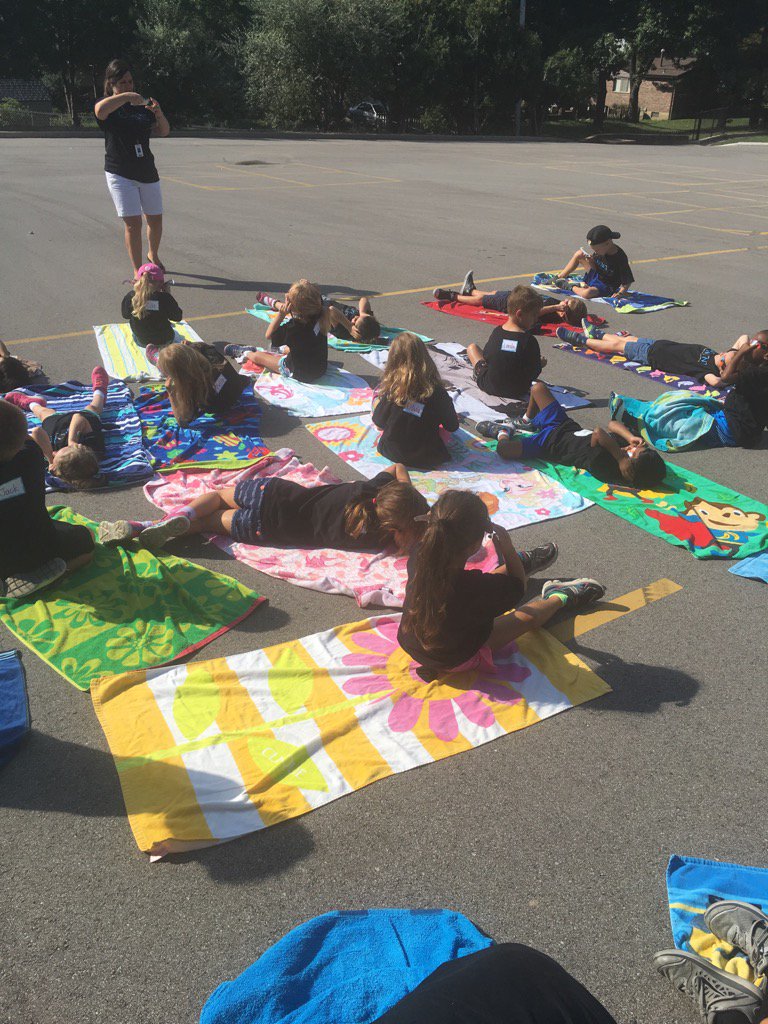 annlopiccolo's tweet photo. Claymont Kinders getting ready!  #parkwayeclipse https://t.co/KpvjuMyOar