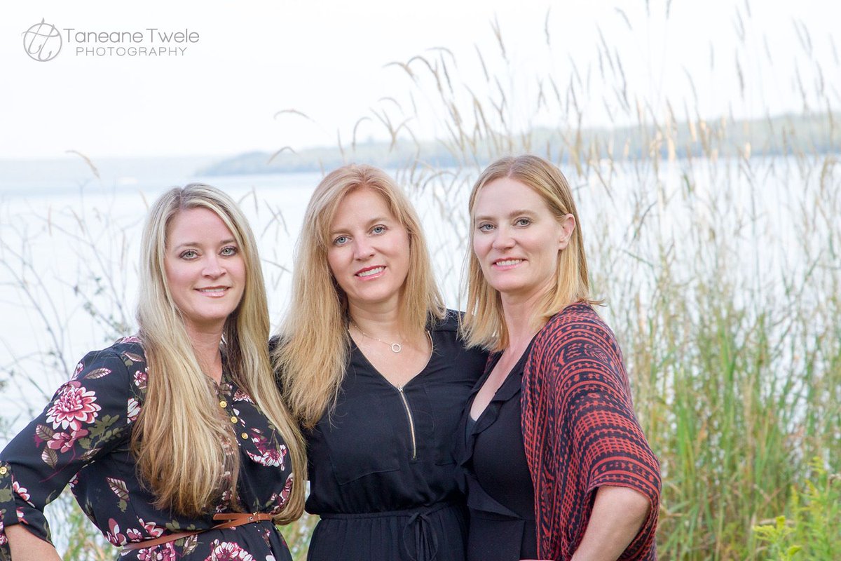 #beautifulsisters #ttphoto #portraitsbythelake