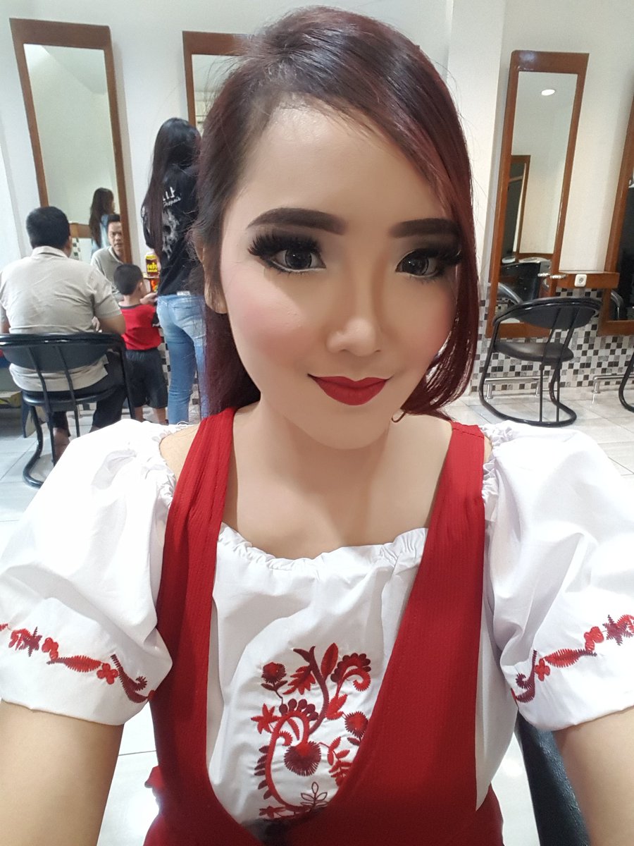 selamat malam 😊😊