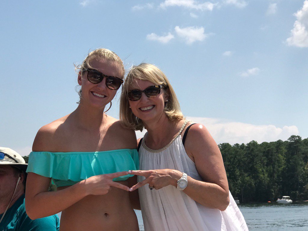 marshamose's tweet image. Pi Love!
#SolarEclipse2017 #adpi #betaepsilon #zetatau