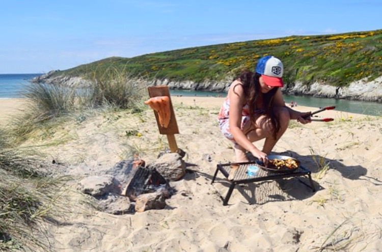 stovesincoves's tweet photo. cedar plank salmon cooked over a beachside fire https://t.co/1PFN2cYgbg  #cedarsalmon #salmon #woodfiredfood #newquay #cornwall https://t.co/vMsbHn5Rib
