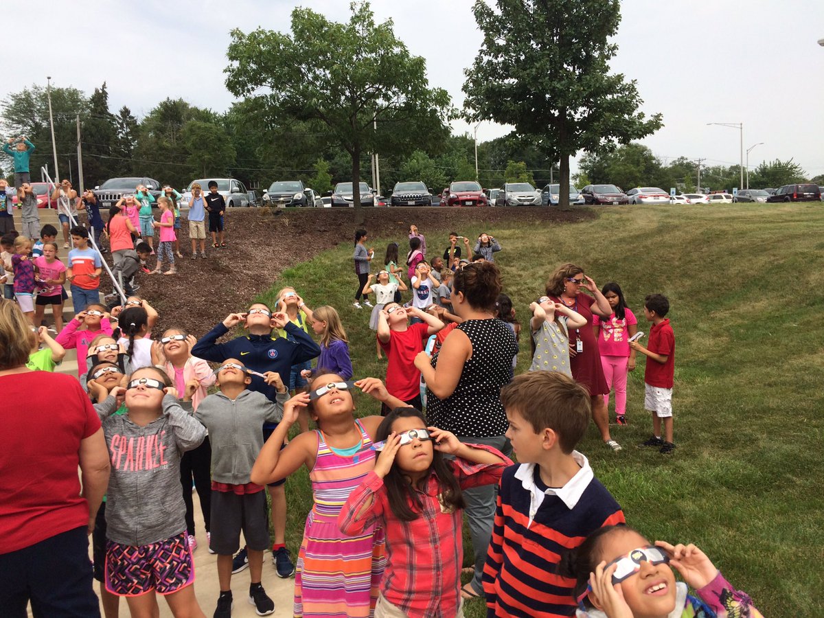 OakRidgeNPD117's tweet photo. RT cgallagher3G "The clouds parted! #Adlereclipsewatch #equippedtoeclipse #eclipse2017 
#lookup https://t.co/foNP9S5CZv"