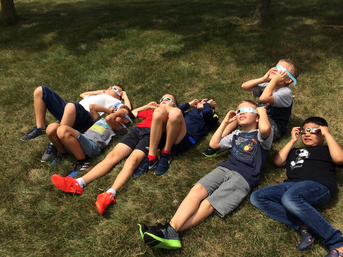 OakRidgeNPD117's tweet photo. RT cgallagher3G "The clouds parted! #Adlereclipsewatch #equippedtoeclipse #eclipse2017 
#lookup https://t.co/foNP9S5CZv"