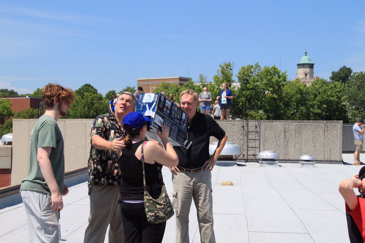 Old school eclipse viewing on the roof of EST! #WKU