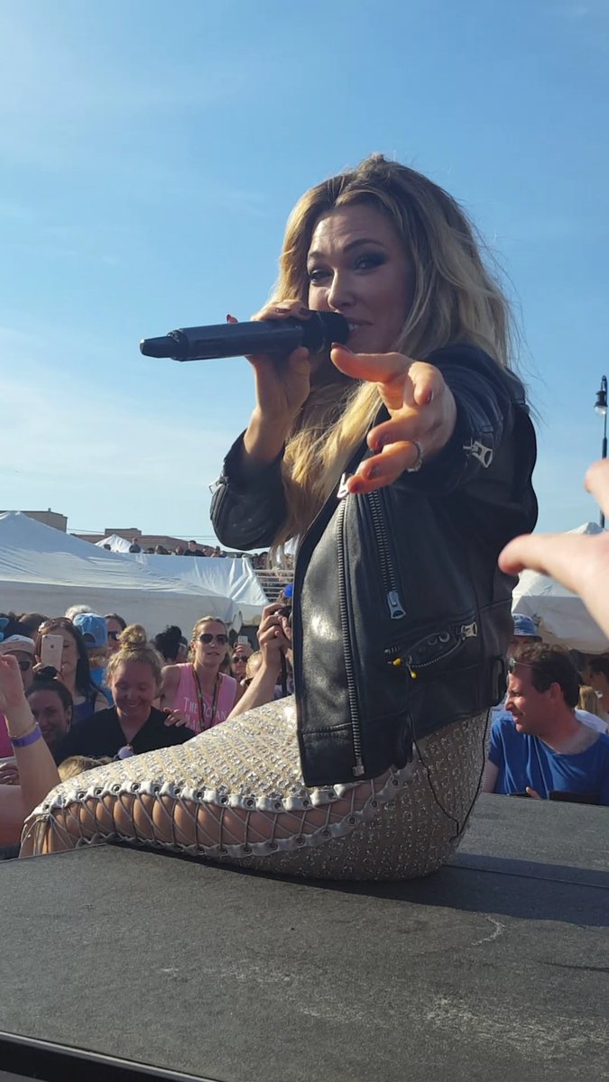 CarlyPlatten's tweet photo. @RachelPlatten I LOVE YOU WITH MY WHOLE WHOLE HEART 💜💜💜💜 I miss you https://t.co/LUwdKlftWZ