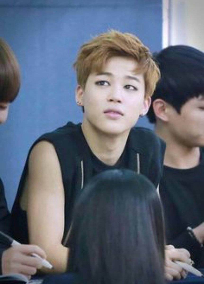 liejms's tweet photo. #3YearsOfDarkAndWild
too late, but it's really been 3 years since the danger mv came out, i'd sell my soul to bring this look back :( https://t.co/1o97aVj8CF