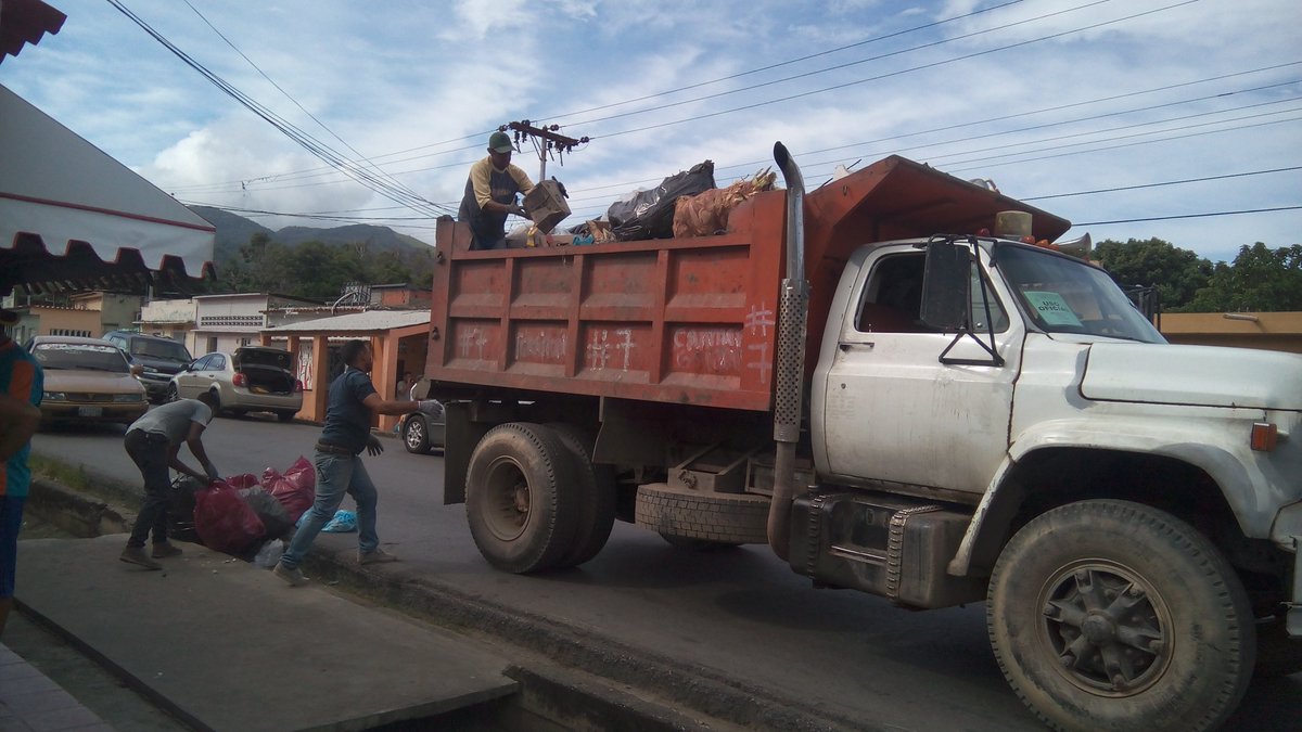 DIMCI_Bermudez's tweet photo. ALCALDÍA CARÚPANO IMPLEMENTA PLAN ESPECIAL DE RECOLECCIÓN DE BASURA https://t.co/R0IbsElA8j @JulioRPSUV #GestionaParaElPueblo @EdwinRojasM https://t.co/pvZlrP1AZZ