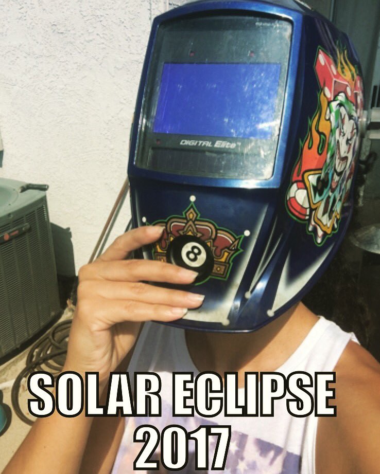 SimoneyBoloney's tweet image. When you have a sudden interest in his #weldinghelmet 🤣 #EclipseDay #safeviewing