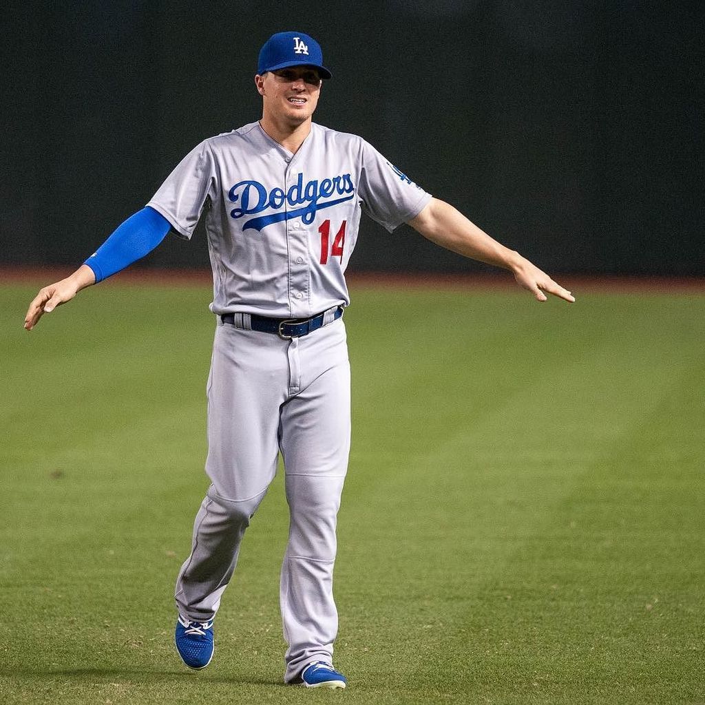 kikehndez's tweet photo. When the pre-workout 💩💩 kick in, but your game starts in 5 mins! #PoopingMatters 📸: @moose_tography https://t.co/vODWt8bs11 https://t.co/dWRSdMnzRP