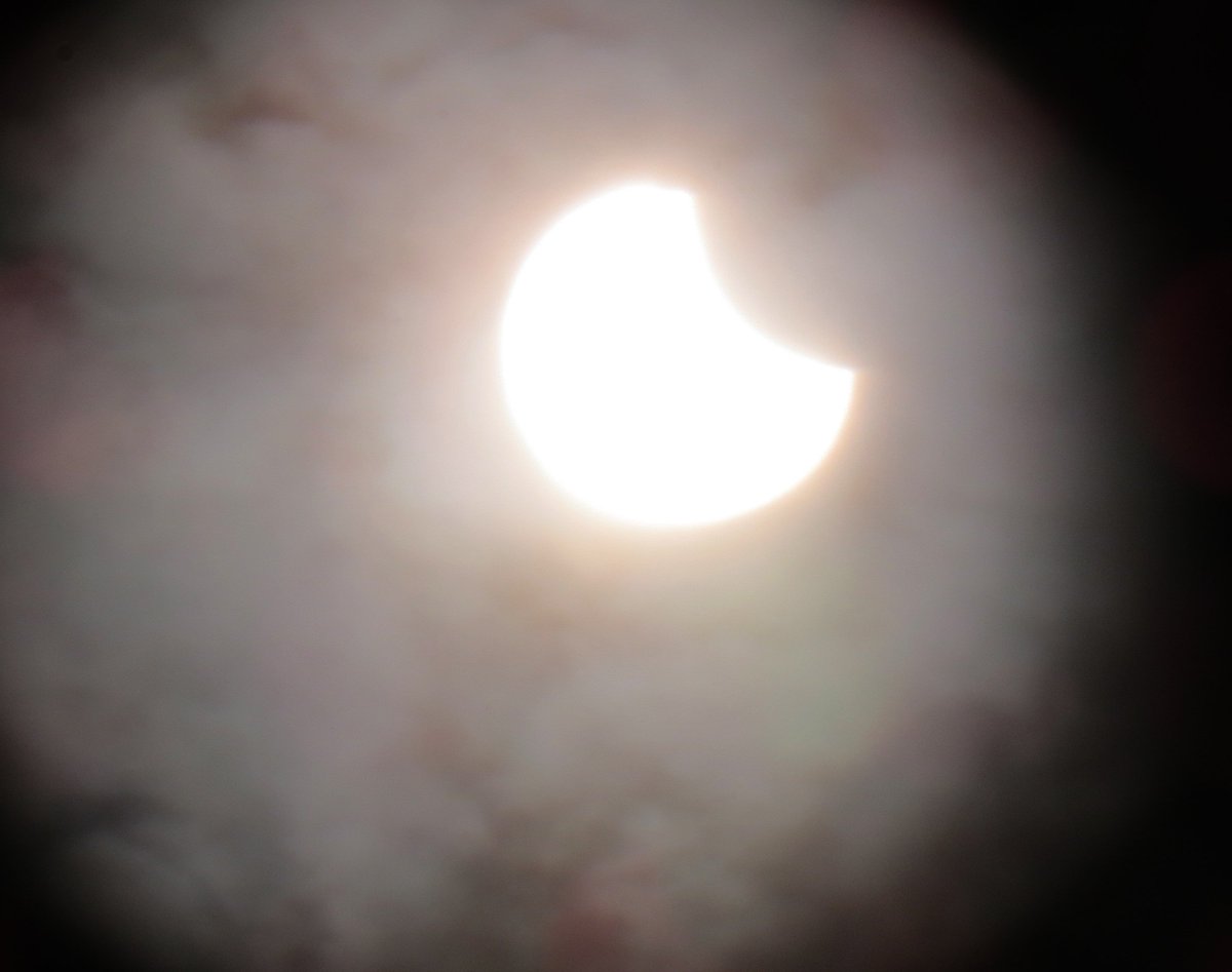 PaViejaEscuela's tweet photo. La mejor toma que pude capturar del eclipse solar desde Ciudad de Panamá. #eclipse #panama https://t.co/RUJRzA1NJi