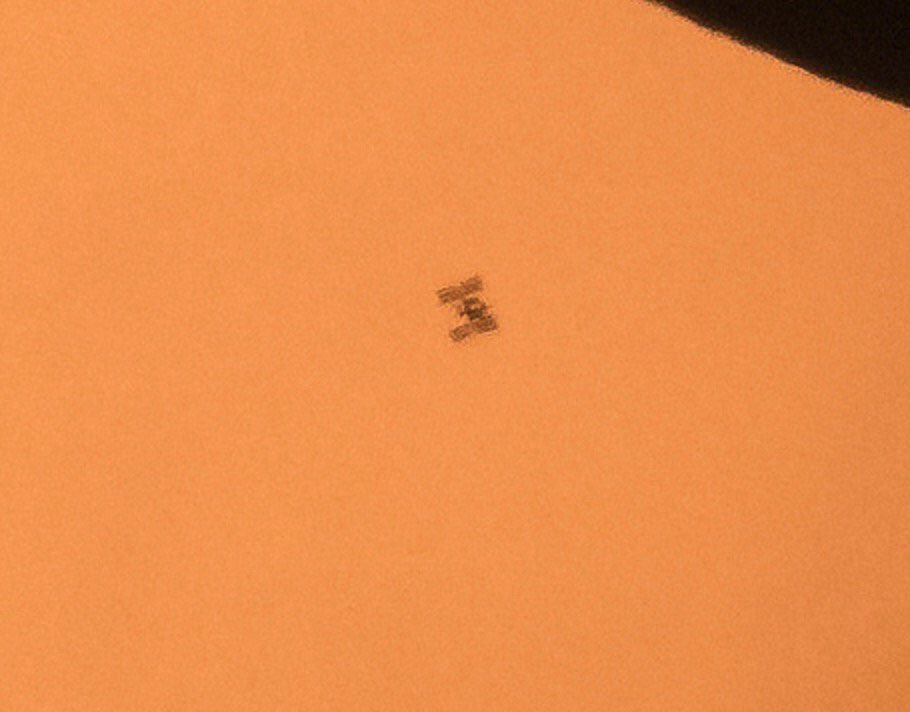 KaineBrownMD's tweet image. Now this was a cool photobomb @KaceBrown @CameronNixonMD1 @NASA #eclipse17 #EclipseSolar #internationalspacestation