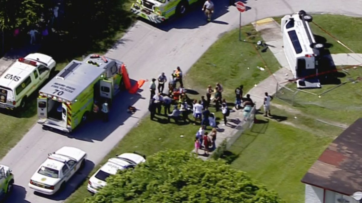 #BREAKING Several people injured after accident involving school van in Miami-Dade bit.ly/2whU3qr?utm_me… https://t.co/1HUZmitgUb