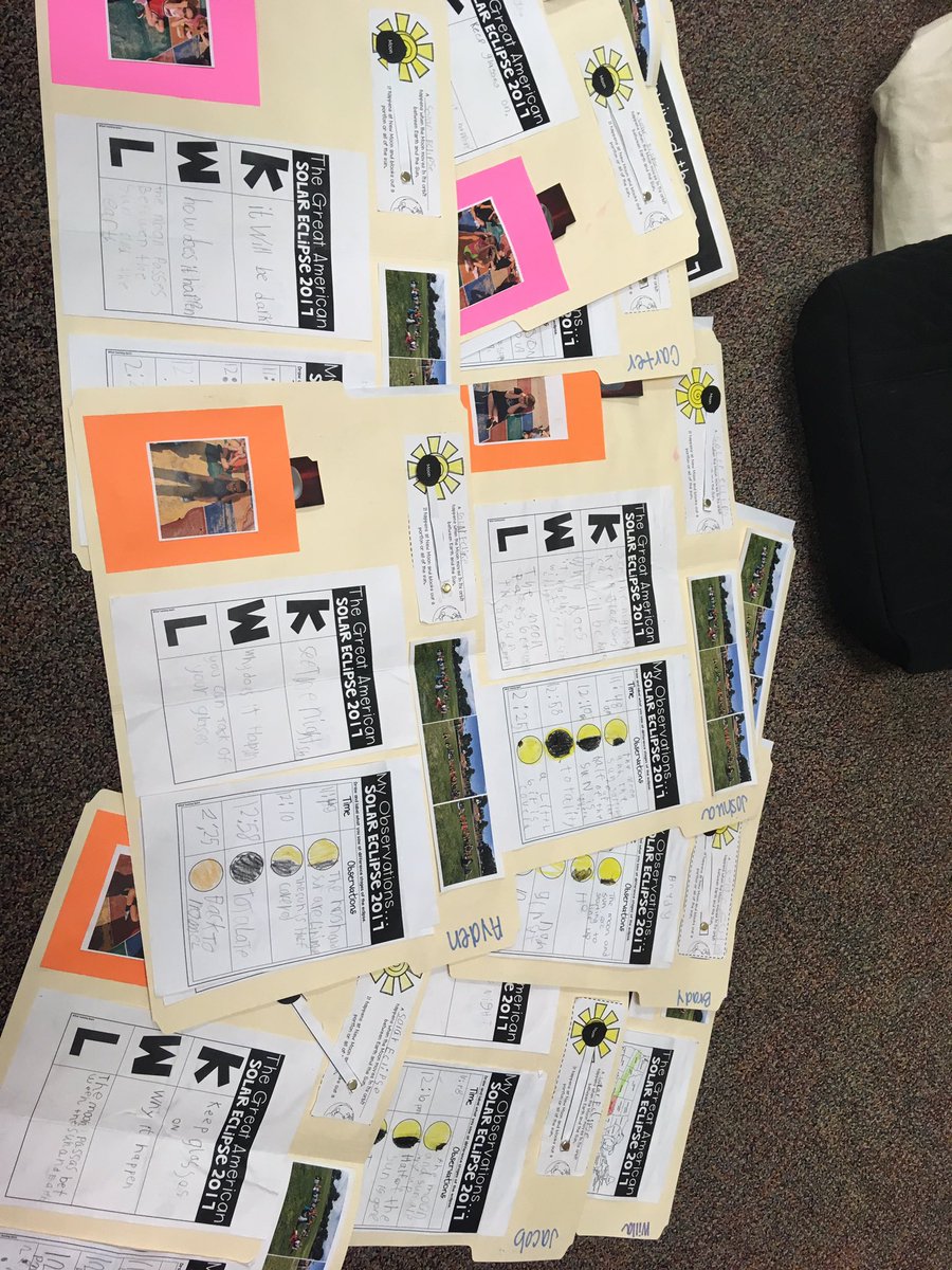 cmyers12345's tweet photo. Lapbooks to capture our memories! #pathoftotality #GIPSeclipse #GatesGators https://t.co/lFNaNNvUdL
