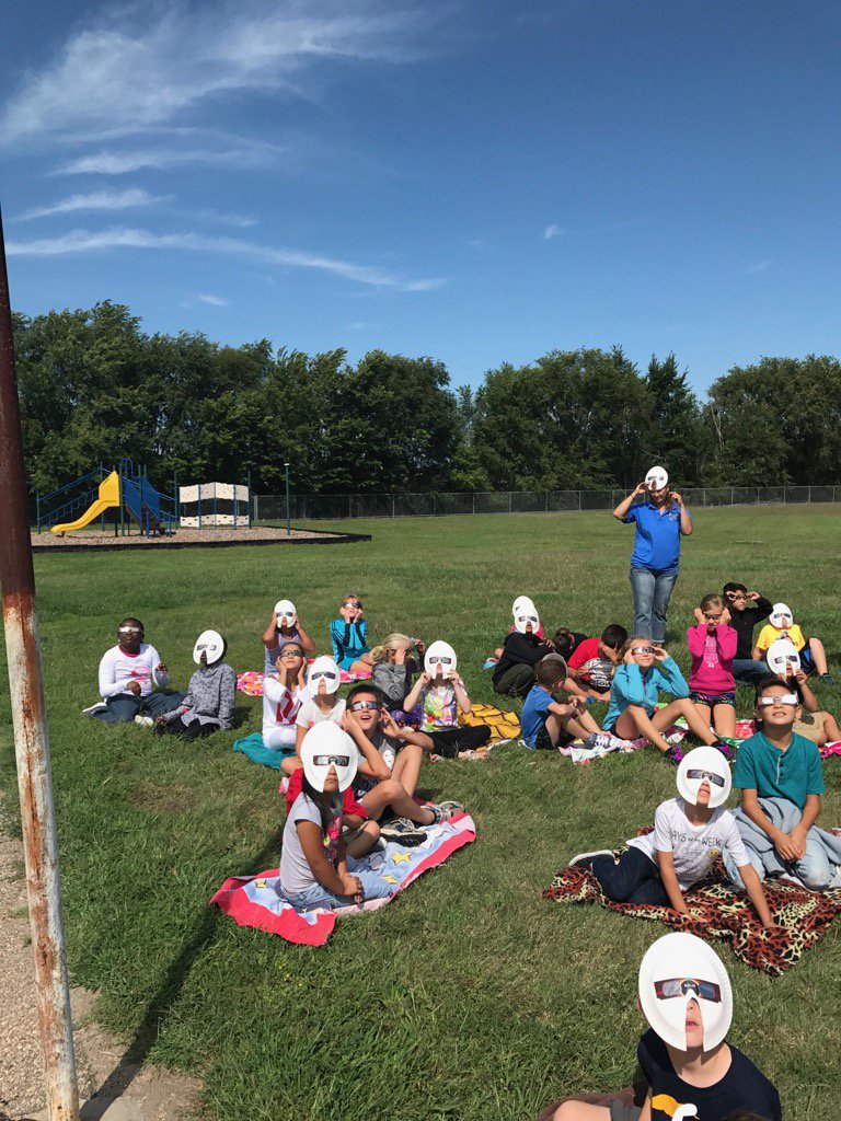 charity_clabrie's tweet photo. We loved the eclipse! #gipseclipse https://t.co/c10acauqYH