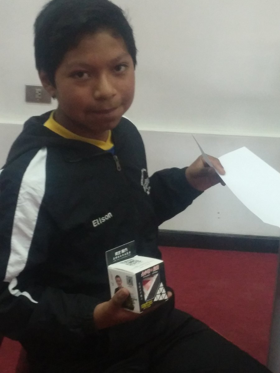 Cubolivia_Rubik's tweet photo. torneo univalle 2017 https://t.co/qEvTT8PjyQ