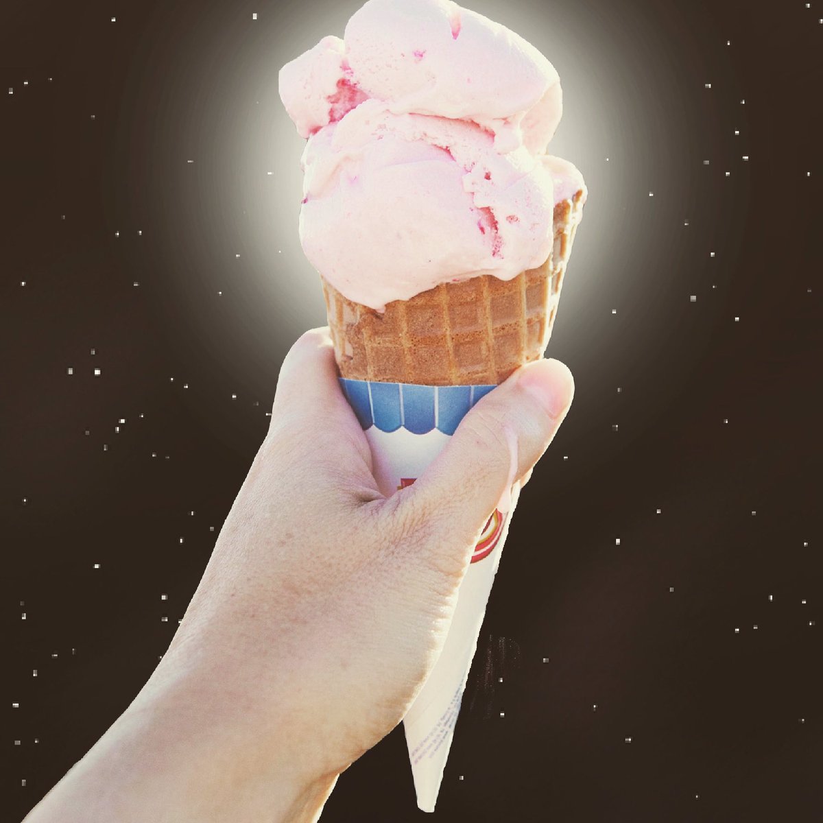 ChocolaWasted's tweet photo. @ChocolaWasted will be out for a solar eclipse watch party! keep those eyes safe! #besticecreaminhouston #local #SolarEclipse17 https://t.co/3DIbn34kuA