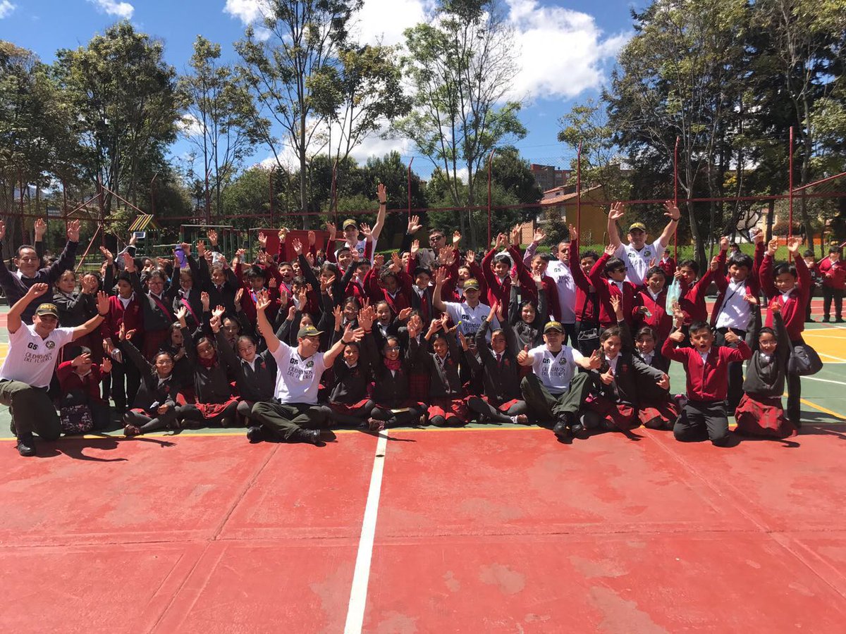 PosgradosPonal's tweet photo. #HoyEnESPOL vivimos la maratón de #Innovación de @PoliciaColombia si su ganador es "Ciudadanos del futuro" haga RT https://t.co/gHlLPfR45O