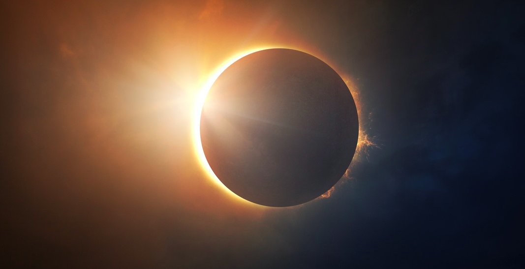 DailyHiveVan's tweet photo. Times and coverage for today's #SolarEclipse in every major Canadian city https://t.co/8m2GLqumeP https://t.co/YMPZzrdMvH