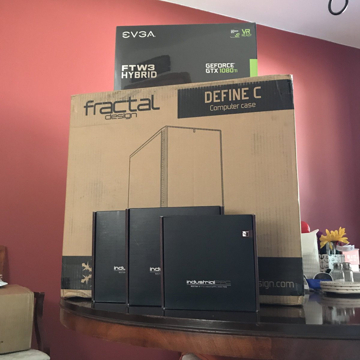 _IanOfEarth's tweet photo. Doing some upgrading tomorrow. @TEAMEVGA @FractalDesignNA @Noctua_at #EVGA #FRACTALDESIGN #NOCTUA #HYBRID #FTW3 #DEFINE #DEFINEC #INDUSTRIAL https://t.co/gER9KfJIWf