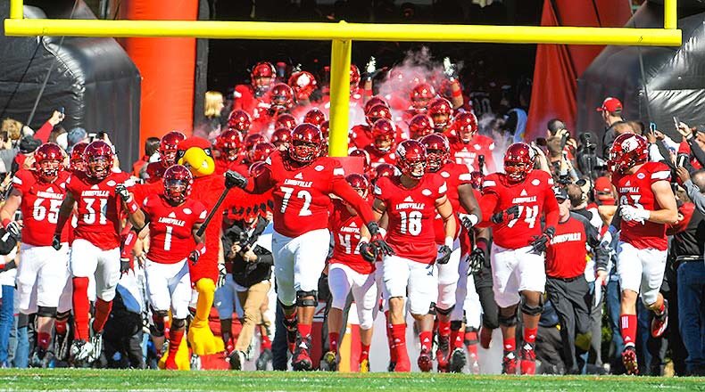 UoflUpdates's tweet photo. Cards ranked 16th In preseason AP Poll. #GoCards https://t.co/SZmcjjbCXP
