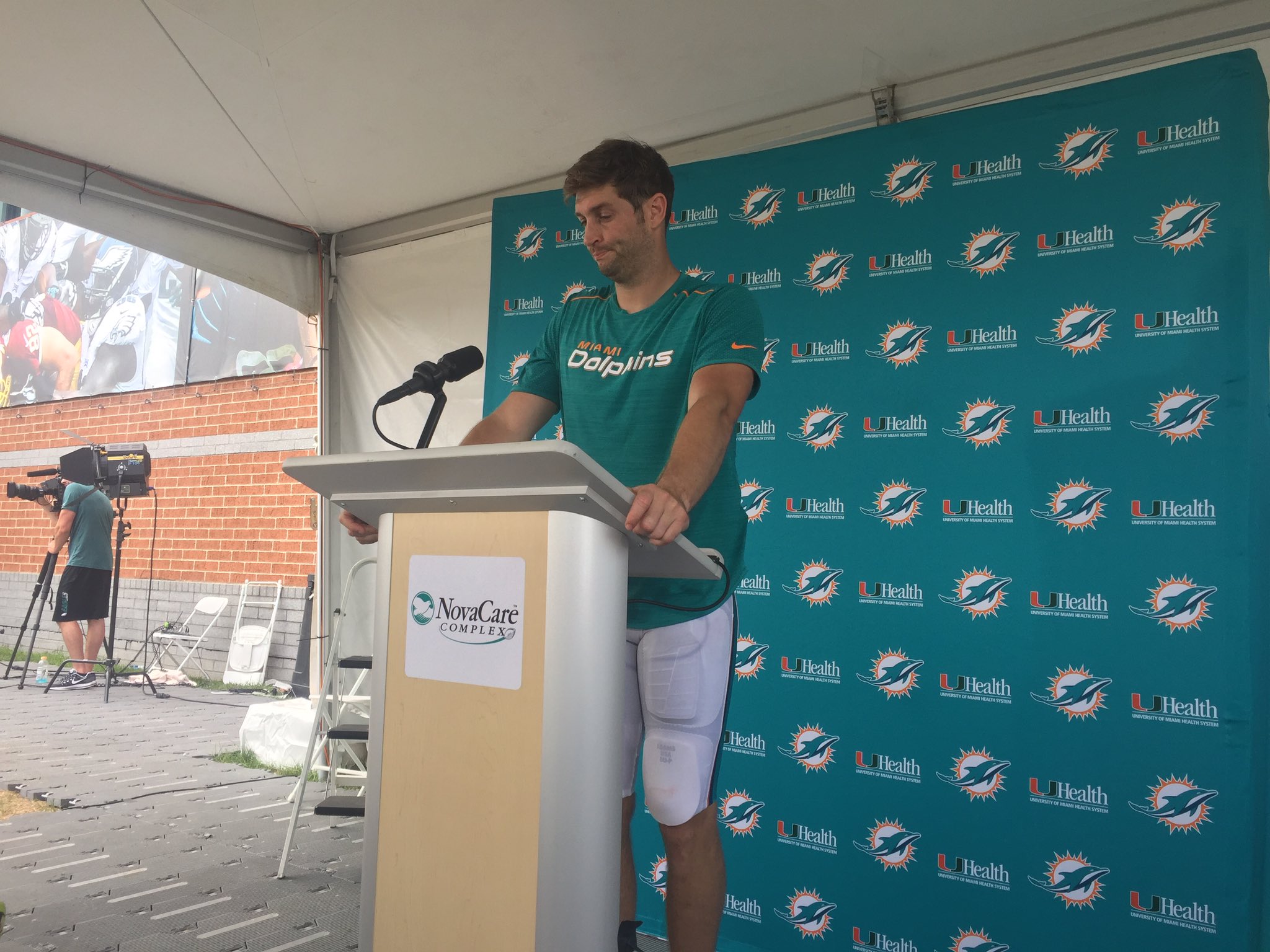 DHxCZlSWsAAdD3s.jpg:large