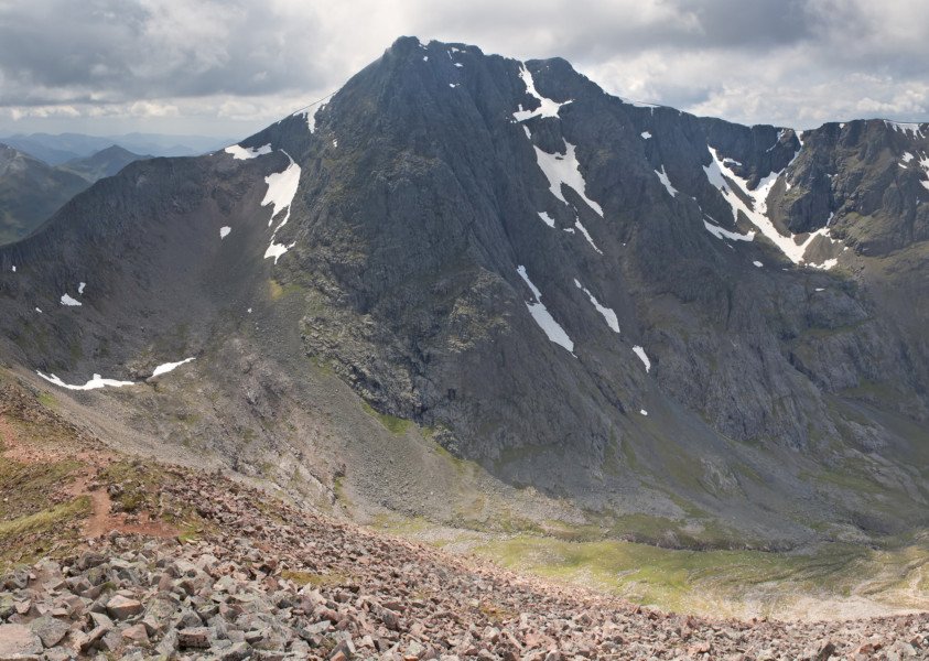 TheScotsman's tweet photo. Ben Nevis completely snow free for first time in over a decade, finds snow expert @theiaincameron
https://t.co/VGqWcVEDBg https://t.co/ez9B9ipl57