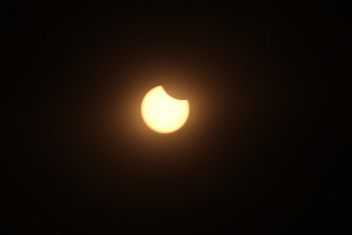 knxpete's tweet image. #SolarEclipse2017 view of Eclipse from #Sublimity OR. 920A. Photographers shooting away @KNX1070 @CBSLA