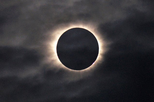 billboard's tweet image. Watch the live stream of the #SolarEclipse2017 here blbrd.cm/8nP4Wt