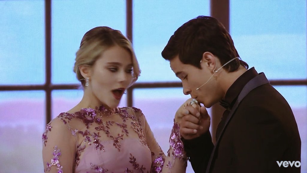 espositoarmy's tweet photo. THAT'S MY BOY #ValentinaZenereTrendy #KCAColomba https://t.co/tb6eCBTnKJ