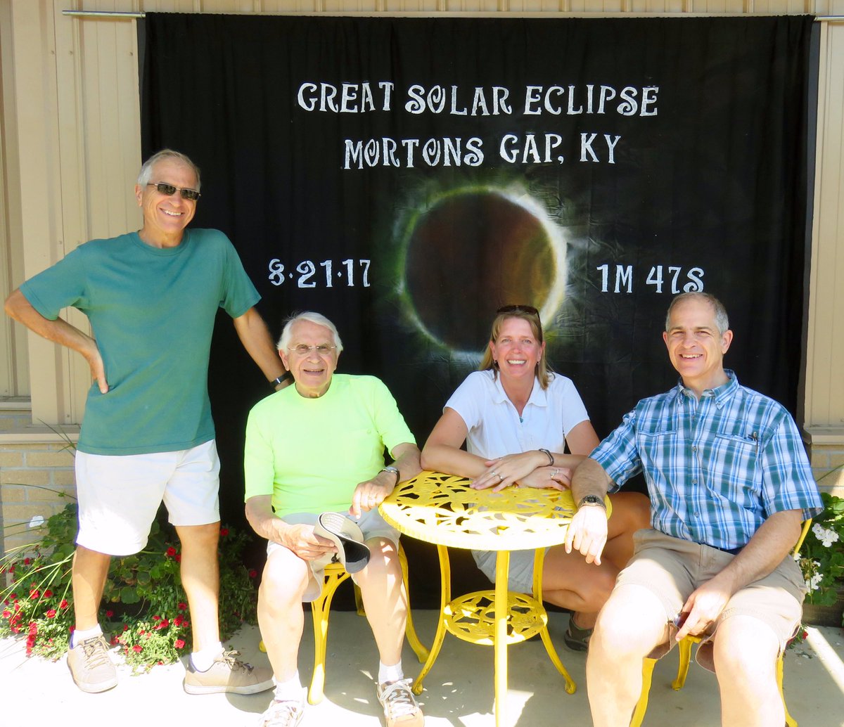 SaraOnTheGo's tweet photo. In #MortonsGap, KY awaiting the #AmericanEclipse2017! https://t.co/jQTzjmpXVn