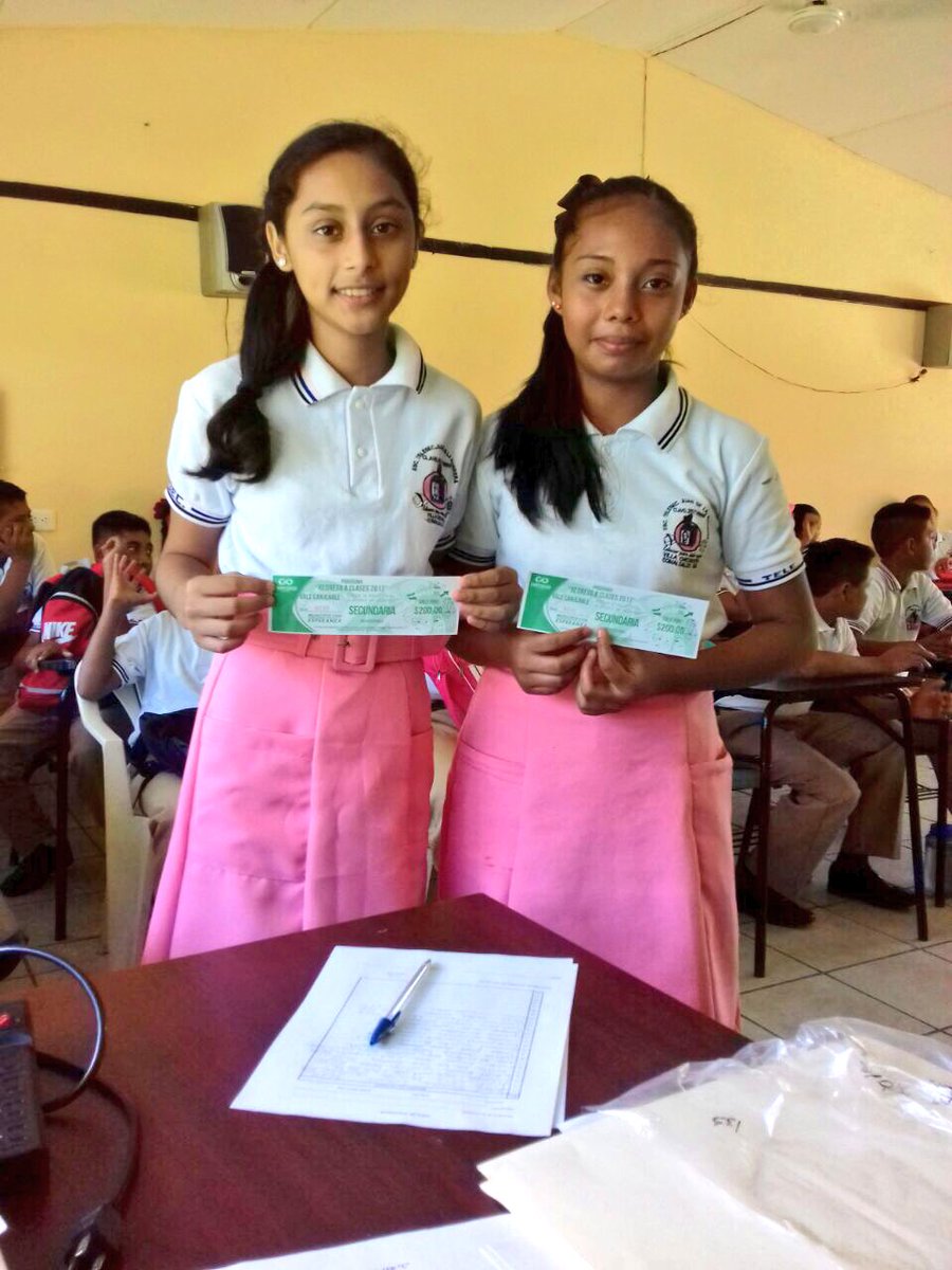 ComalcalcoMX's tweet photo. Continuamos con la entrega de más de #59mil vales del programa #RegresoAClases simultáneamente en las escuelas públicas de nuestro municipio https://t.co/owrvT1HJMp
