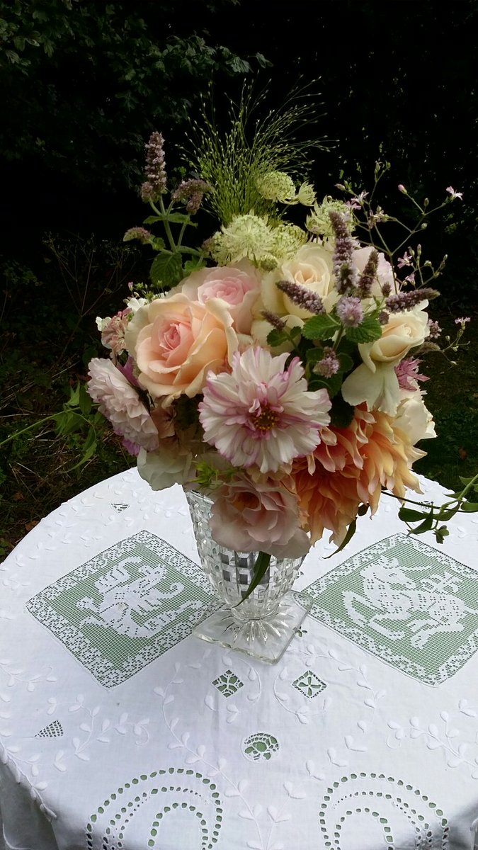 wildnchicflower's tweet photo. Our first 'DIY Chic' wedding today. We did the bridal flowers and the bride and her Mum did the reception - 100% Hampshire grown flowers.😀 https://t.co/wMtyH5EhHl