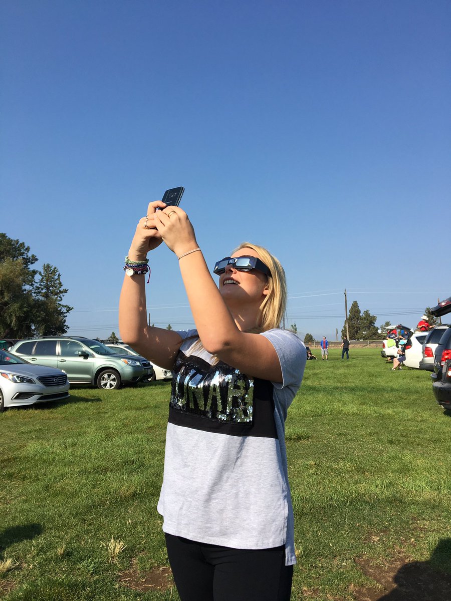 EclipseCamera's tweet photo. Get the best app in the solar system for the eclipse!  https://t.co/J8yFBmmVBL #Android https://t.co/hdzBpkroJC