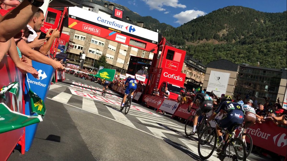 rob_c_h's tweet photo. Congrats @Chrisfroome &amp; @teamsky. Great day of racing &amp; amazing to be at the finish line to see you go into #redjersey #LV2017 @H4H_Cycling https://t.co/n90T0GcBJQ
