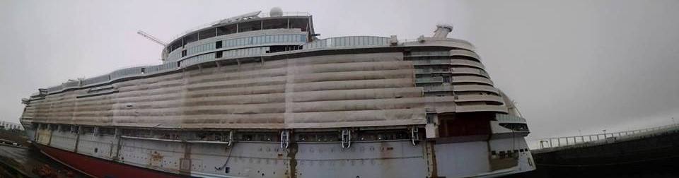 PaquebotINFO's tweet photo. #SymphonyoftheSeas, en cale sèche dans le bassin C ... https://t.co/brxGjHEe3y