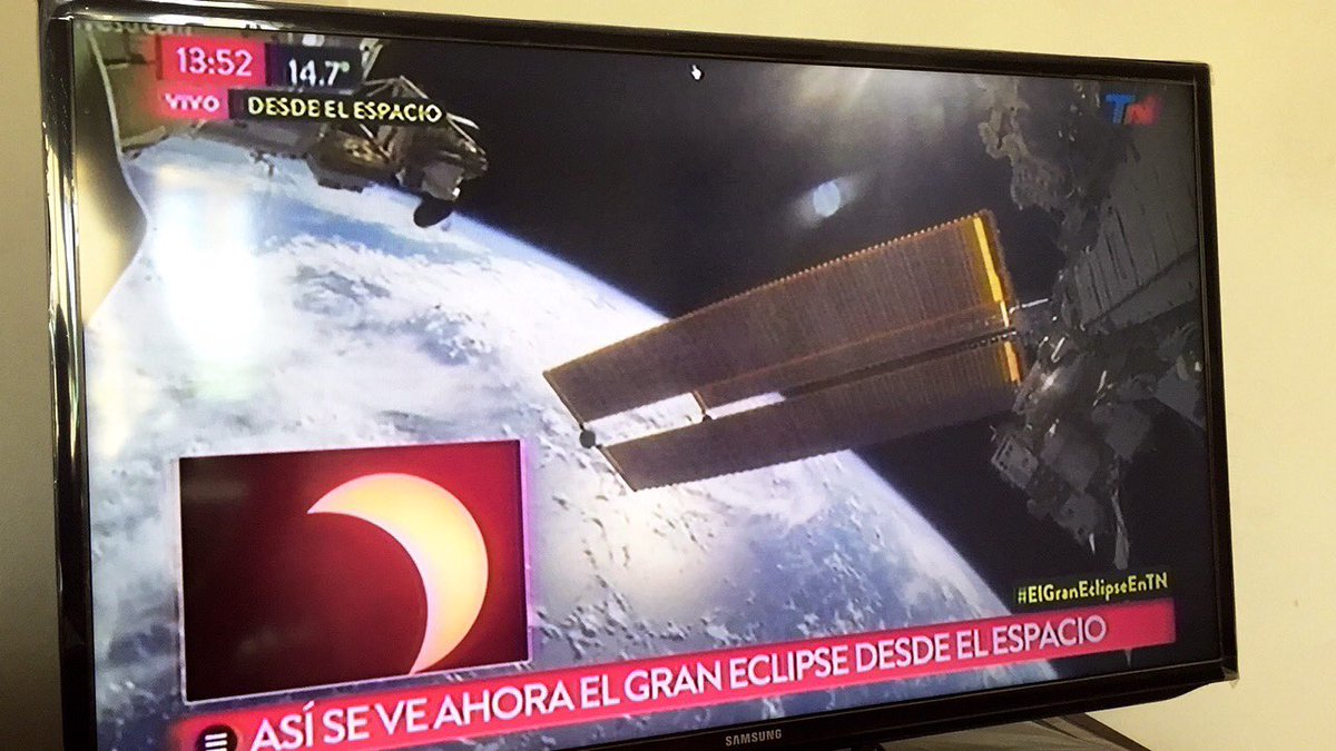 marceivan94's tweet photo. #EclipseDay 🇦🇷💫🌚🌝 universo #MagicUniverse @NASA @NASA_es @todonoticias excelente transmisión . https://t.co/I7HH2VPZeN