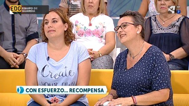 Aragonenabierto's tweet photo. También se sientan en nuestro sofá amarillo: Beatriz Albiac y Pilar Guallart. #araprem https://t.co/QbdajHZRHt