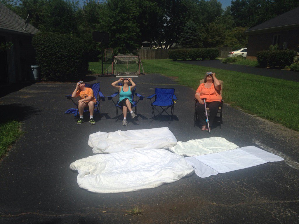 DrRickGrieve's tweet photo. Eclipse Viewing party set up https://t.co/mUNAEPzdZc
