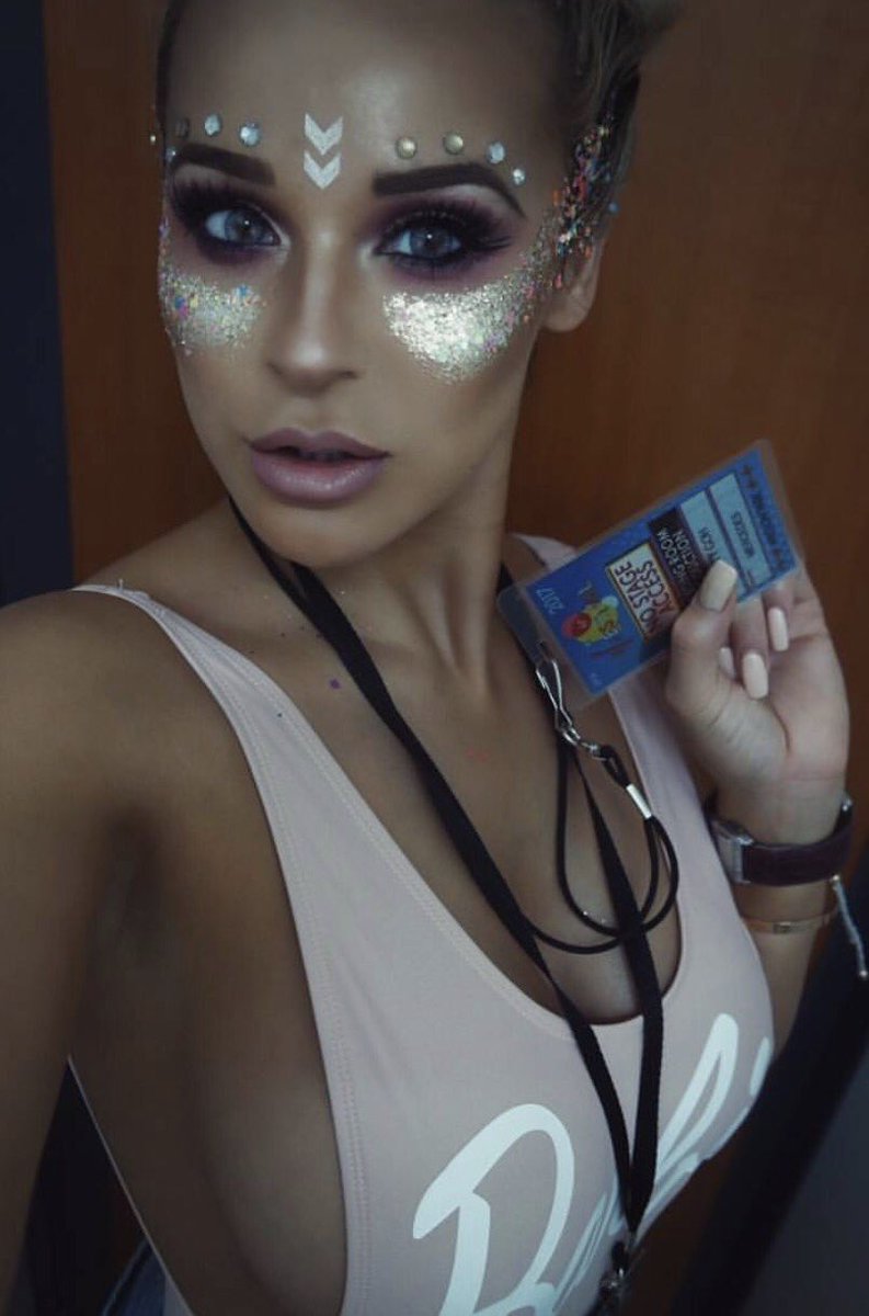 VAINcreatives's tweet photo. Can't get over this mega babe! Glitter by our director @SiobhanTaylor_ special thanks to Kirsty and her team at VIP Mercedes Benz ✌🏼✨ #vfest https://t.co/qIEBJK1FTQ