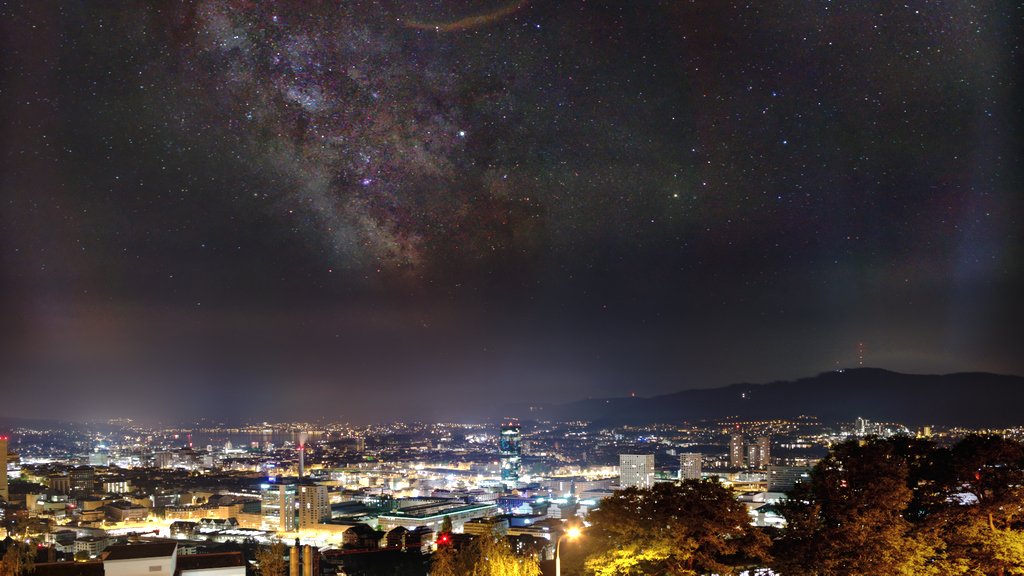 Urban Astrophotography with <a href="/29a_ch/">Jonas Wagner</a> 
29a.ch/2017/06/22/urb…

Hard to argue with the results! :)

#FOSS #photography #astro