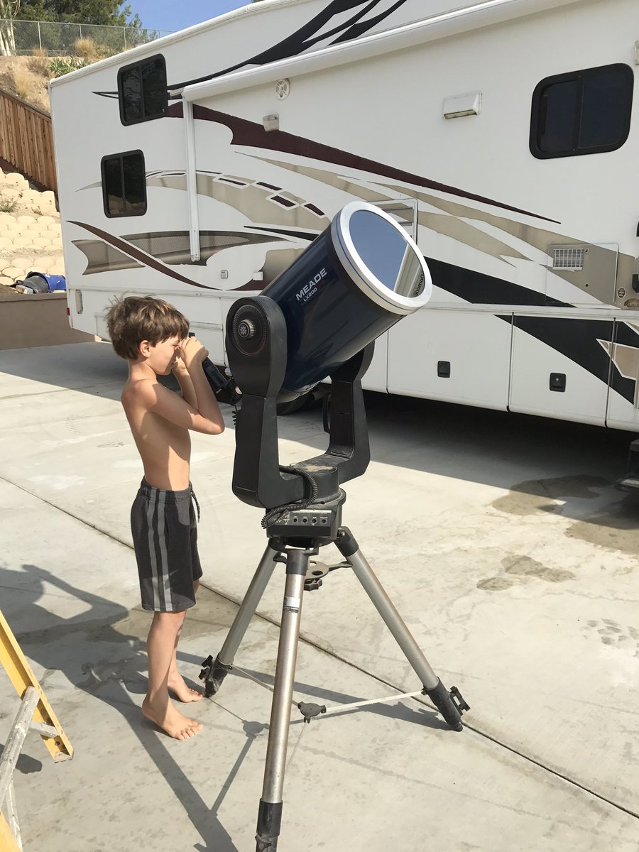 SoCal_ErinEvans's tweet photo. Watching #SolarEclispe2017 and listening to @SXMTheHighway this morning in Southern CA. #PathOfPartiality #62percent #SolarFilter ☀️😎👀💪🏻 https://t.co/9HXpXHtF6e