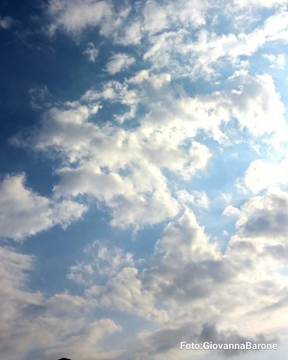 GioBa77's tweet photo. Che cosa sono le #nuvole? #clouds #fotografia #photo #photooftheday #keepsmile #smile #enjoy #behappymakehappy #BeHappy ❤ https://t.co/wlKVT30Z6G
